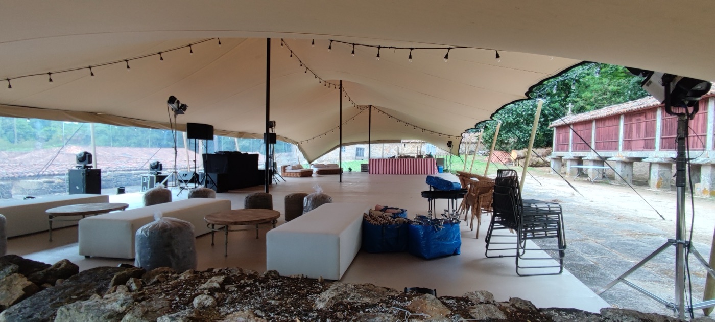 Interior carpa evento